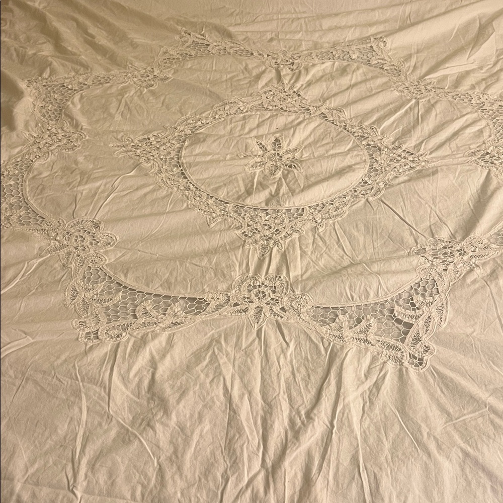Elegant Cream Lace Bedding